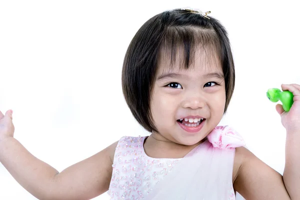 Азиатская маленькая девочка на белом фоне — стоковое фото