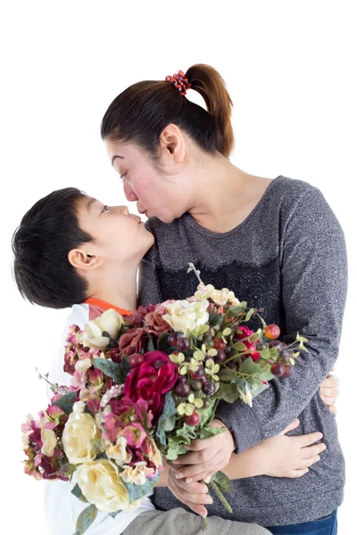 Petit enfant asiatique avec bouquet à la main et la mère — Photo