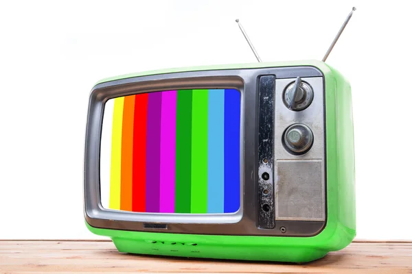 TV Vintage verde na mesa de madeira — Fotografia de Stock