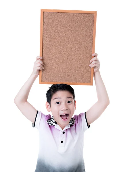 Retrato de menino asiático segurar placa de madeira no fundo branco — Fotografia de Stock