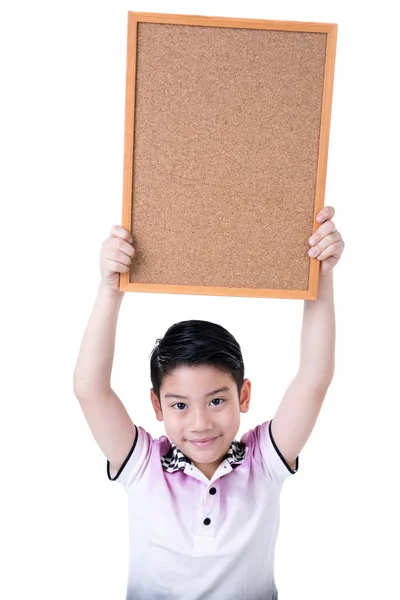 Portret van Aziatische jongetje houden houten bord op witte achtergrond — Stockfoto