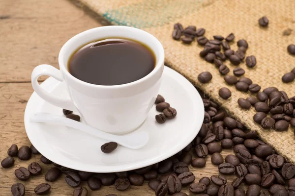 Coffee cup and coffee beans — Stock Photo, Image