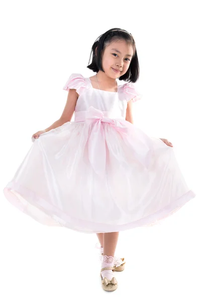 Porträt eines kleinen asiatischen Mädchens auf weißem Hintergrund — Stockfoto