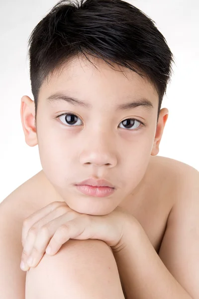 Retrato de asiático bonito menino triste e olhando muito desapontado — Fotografia de Stock