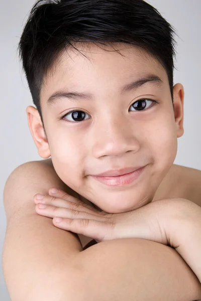 快乐的亚洲可爱男孩的肖像 — 图库照片