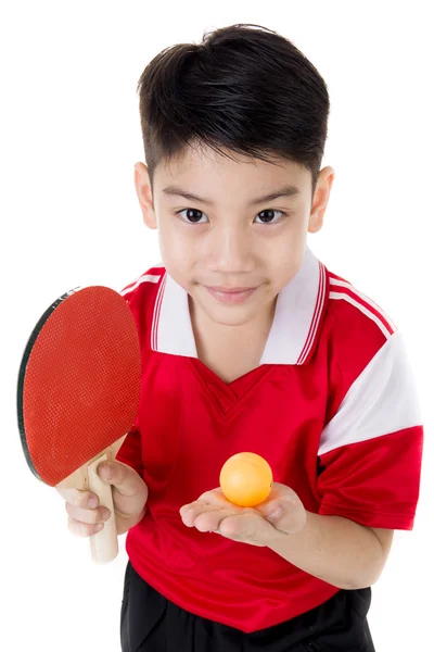 Retrato de feliz asiático chico jugar tenis de mesa — Foto de Stock