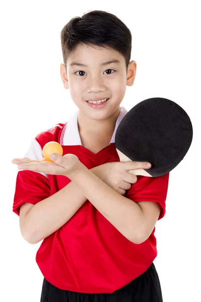 Porträt glücklicher asiatischer Junge spielt Tischtennis — Stockfoto