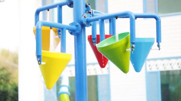 Colorful bucket splash in aqua park — Stock Video