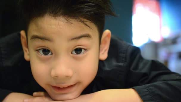 Asiática infantil facial expresiones — Vídeo de stock