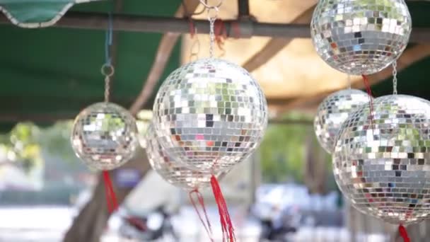 Mini Disco bal op verkoop in de winkel — Stockvideo