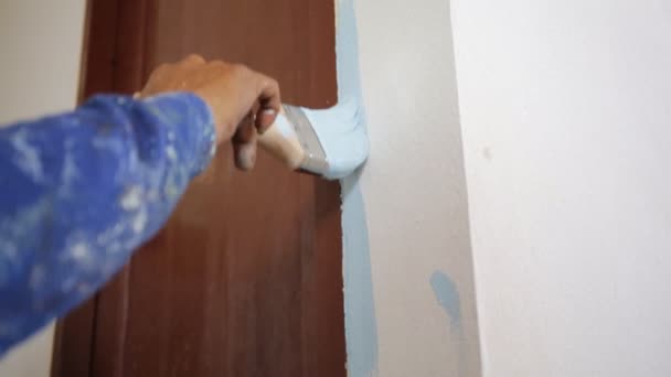 Closeup of hand worker painting with blue paint . — Stock Video