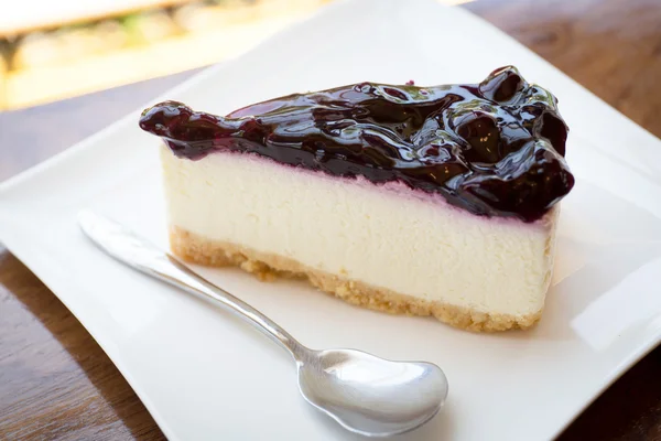 Tarta de queso en un plato —  Fotos de Stock