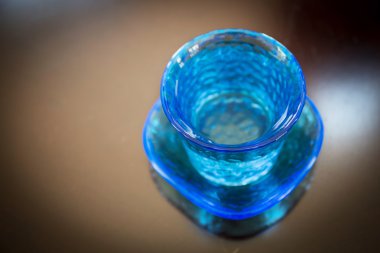 Vintage mavi cam su ile.