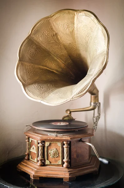 Antiguo gramófono —  Fotos de Stock