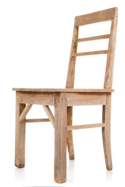 kirli eski ahşap sandalye üzerinde beyaz izole 