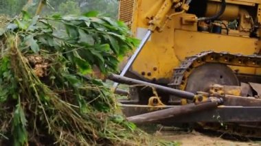 Kimliği belirsiz işçi denetime buldozer Ekskavatör Greyder yere kaldırma