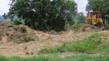 Kimliği belirsiz işçi denetime buldozer Ekskavatör Greyder yere kaldırma