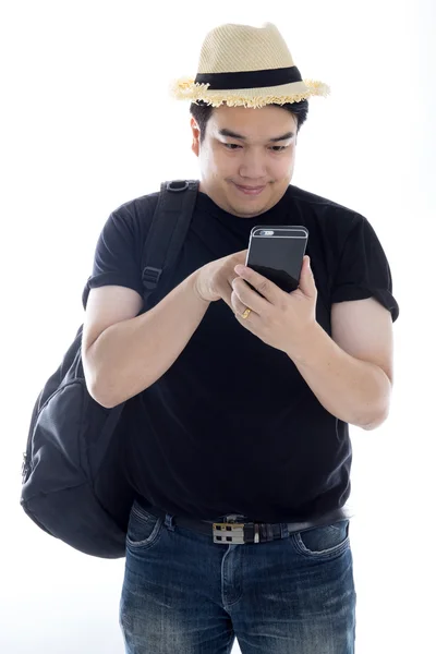 Aziatisch mens SMS bericht op zijn mobiele telefoon — Stockfoto