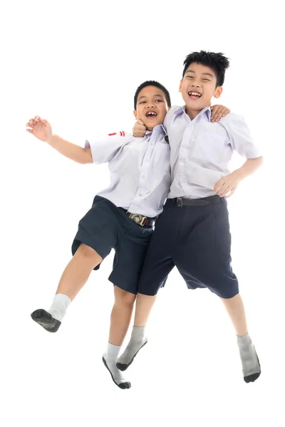 Aziatische basisschoolleerlingen terug van school, armoedig — Stockfoto