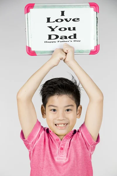Retrato de menino asiático segurar placa de madeira no fundo branco — Fotografia de Stock