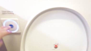 hava düzleminde tuvalet floş .