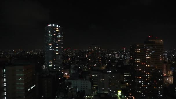 Tóquio cidade à noite, Pan câmera — Vídeo de Stock