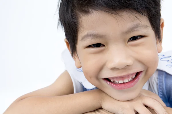 Portret szczęśliwy chłopiec azjatyckich patrząc na kamery — Zdjęcie stockowe