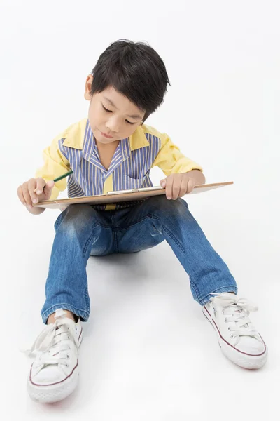 Felice asiatico ragazzo holding un vuoto arte bordo — Foto Stock