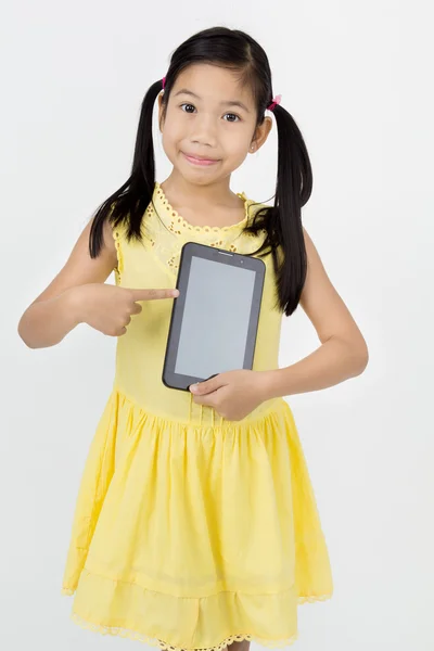 Little asian girl smiles with tablet computer — Stock Photo, Image