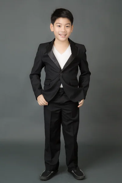 亚洲男孩在一家西装的肖像, — 图库照片