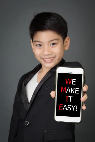 Feliz asiático niño en negro traje celebración digital celular —  Fotos de Stock