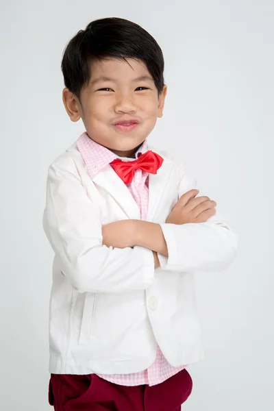 小亚洲男孩在老式西装与微笑的脸 — 图库照片