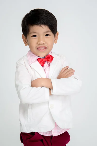 小亚洲男孩在老式西装与微笑的脸 — 图库照片