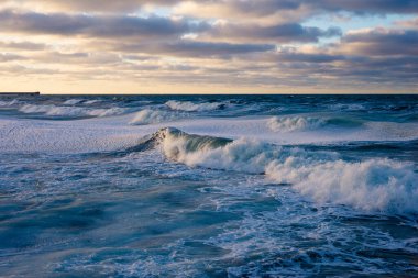 Fırtınada donmuş Baltık Denizi 