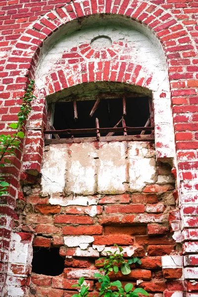 Doğu Prusya kışlası ve psikiyatri hastanesi kalıntıları.