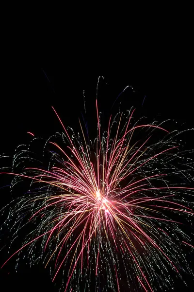 Vista Uma Bela Exibição Fogos Artifício Véspera Ano Novo — Fotografia de Stock