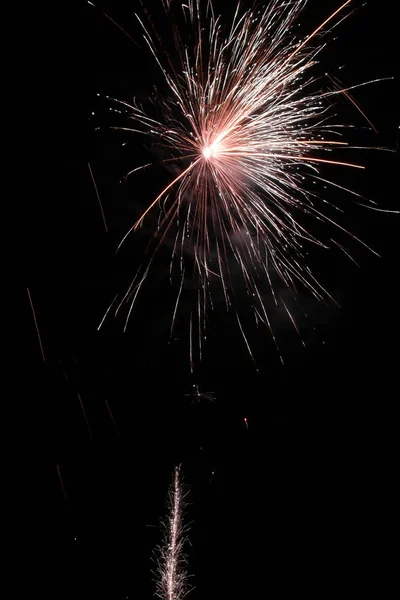 Vista Uma Bela Exibição Fogos Artifício Véspera Ano Novo — Fotografia de Stock