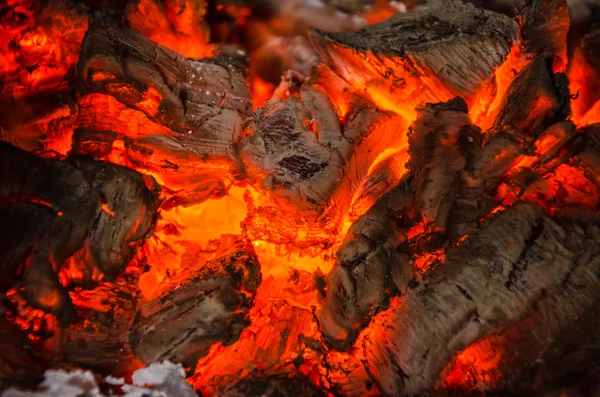 Hot coals in the fire — Stock Photo, Image