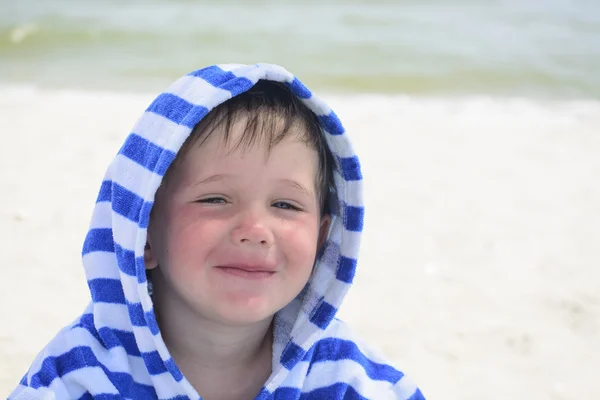 Beautiful baby with blue eyes on the sea background smiling, sweet and gentle. Cute child with atopic dermatitis on the background of the sea — Stock Photo, Image