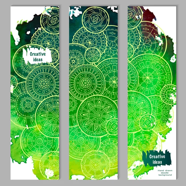 Vector abstracto dibujado a mano garabato conjunto de tarjetas de patrón floral. Textura de acuarela verde con mandalas blancas . — Archivo Imágenes Vectoriales