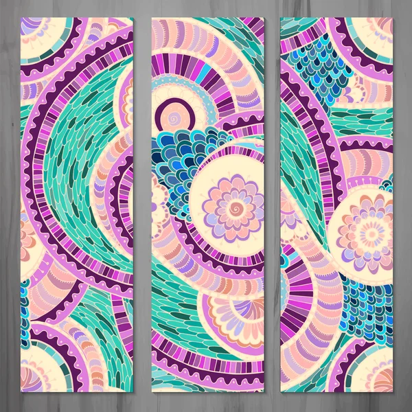 Conjunto de tres tarjetas vectoriales de garabatos étnicos abstractos . — Vector de stock