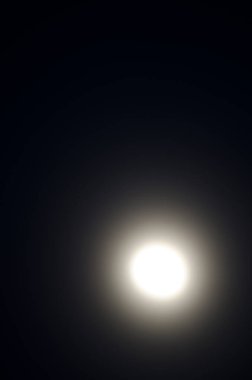 İntegral Doğal Entegrasyon Rezervi üzerindeki solmuş Ay.