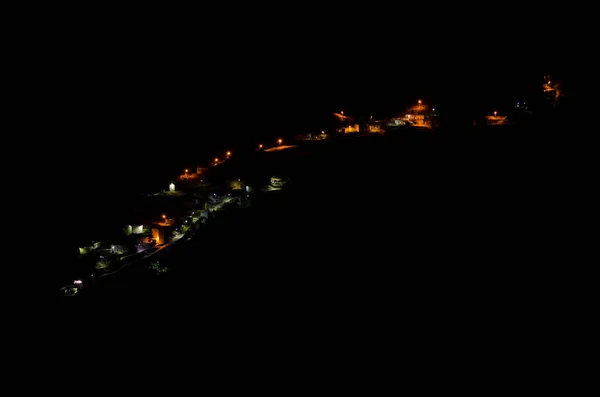 밤에 엘 토 콘 마을이 내려다 보이는 모습. — 스톡 사진