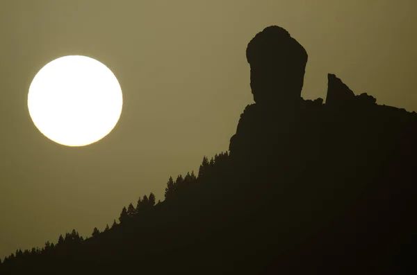 夜明けのロック・ヌブロの眺め. — ストック写真