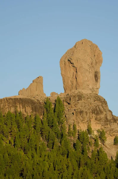 卢克人的悬崖在右边，拉拉纳人在左边. — 图库照片