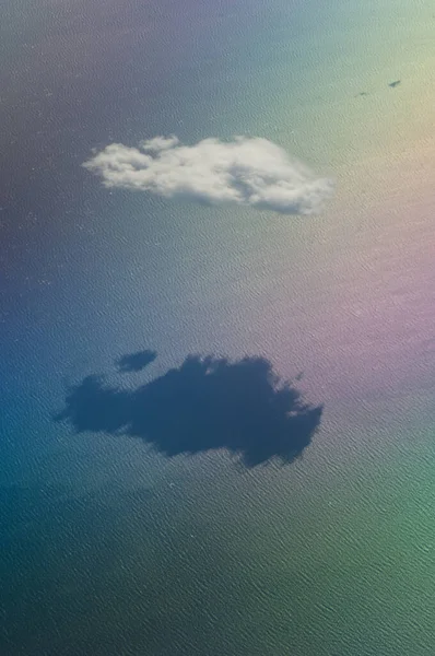 Nube solitaria nel nord del Mar Egeo. — Foto Stock