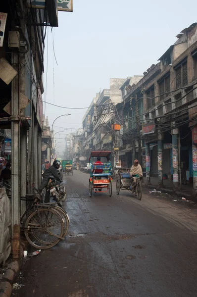 Stadsbilden på en gata i Gamla Delhi. — Stockfoto