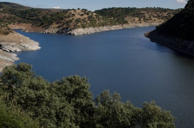 Monfrague Ulusal Parkı 'nda Torrejon-Tajo rezervuarı.