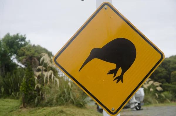 Caution signal by the kiwi presence. — Stock Photo, Image