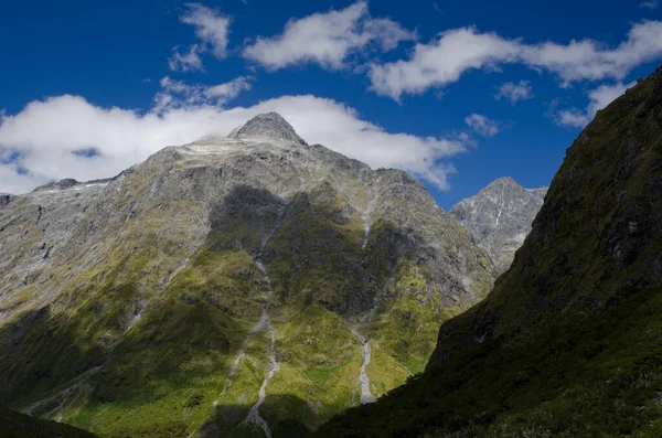 Βουνά στο Εθνικό Πάρκο Fiordland. — Φωτογραφία Αρχείου